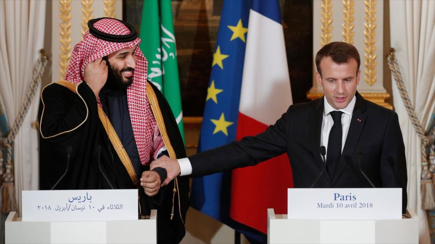 El príncipe heredero saudí, Mohamad Bin Salman (izda.), y el presidente francés, Emmanuel Macron, en una rueda de prensa en París, 10 de abril de 2018.