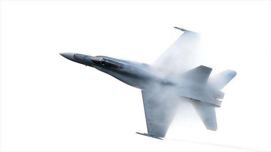 Un avión de combate F/A-18 de la Real Fuerza Aérea australiana.