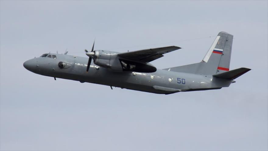 Una aeronave de transporte militar Antonov AN 26 de Rusia.