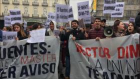 Estudiantes españoles piden dimisión de Cifuentes por falso máster