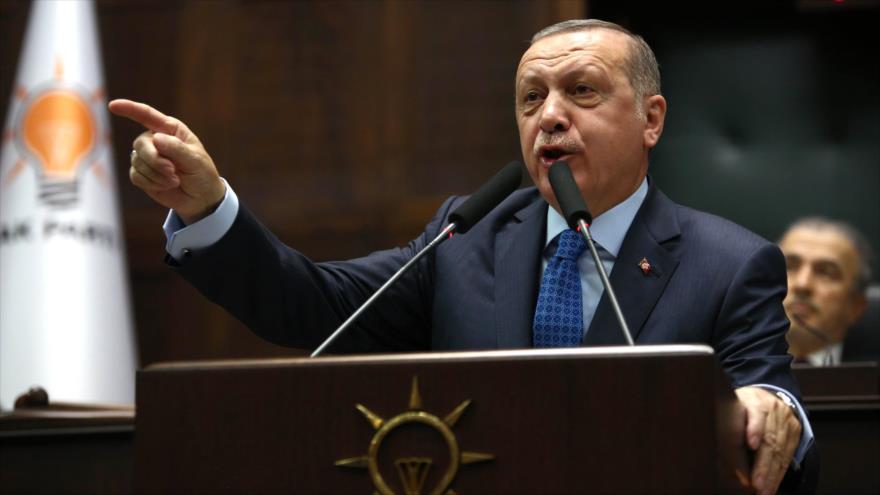 El presidente turco, Recep Tayyip Erdogan, ofrece un discurso ante la Gran Asamblea Nacional, Ankara (capital), 10 de abril de 2018.