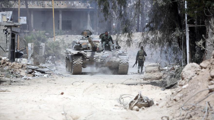Integrantes del Ejército de Siria durante operaciones en Duma, en Guta Oriental, 8 de abril de 2018.