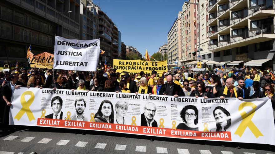 Miles de catalanes exigen liberación de líderes independentistas