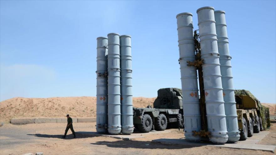 Sistemas de defensa aérea S-300, de fabricación rusa.
