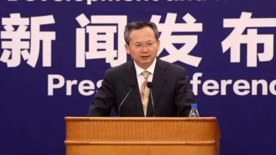 El portavoz del Comité Estatal para Reformas y Desarrollo de China, Yan Pengcheng, ofrece una rueda de prensa en Pekín, la capital del país asiático.