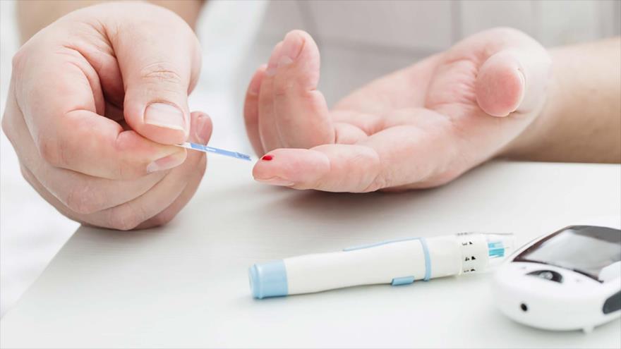Un informe llevado a cabo por una institución española concluye que cada año cerca de 400.000 ciudadanos españoles desarrollan diabetes tipo dos.