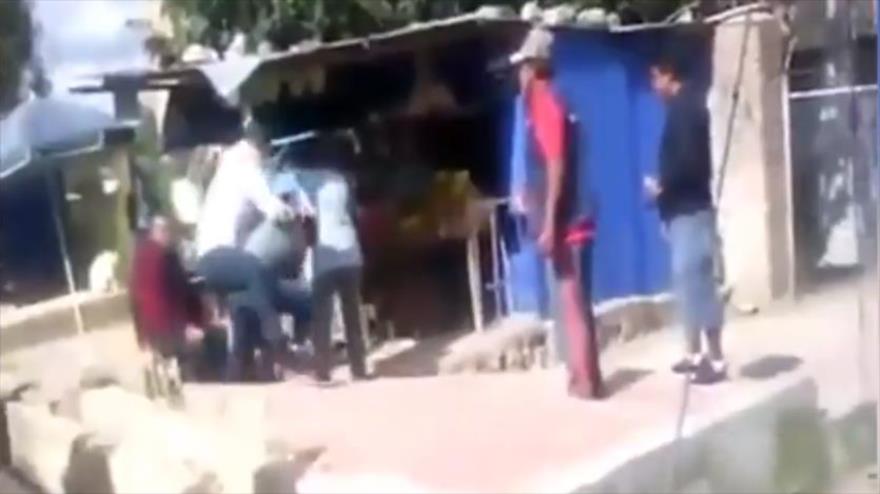 Vídeo: Seleccionador de Bolivia golpea a un lavador de coches