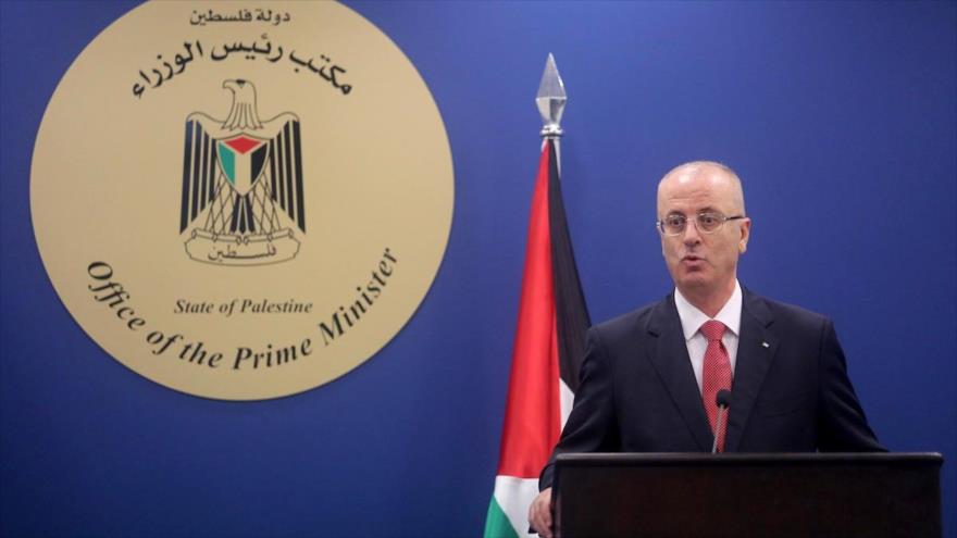 El primer ministro palestino, Rami Hamdalá, pronuncia un discurso en Ramalá, en la ocupada Cisjordania.