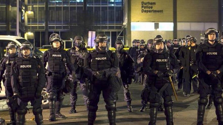 Policía antidisturbios de la ciudad de Durham, estado de Carolina del Norte, EE.UU.
