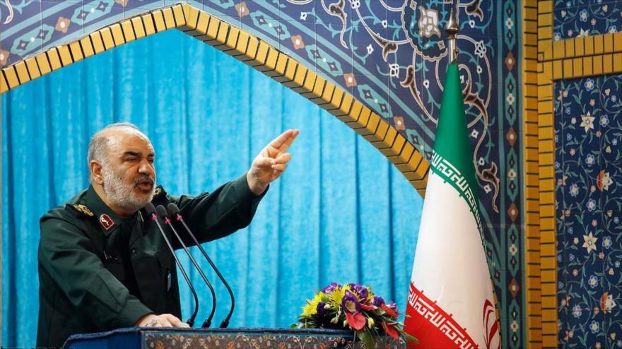 El subcomandante del CGRI, Husein Salami, ofrece un discurso antes del sermón del rezo de este viernes de Teherán, 20 de abril de 2018.