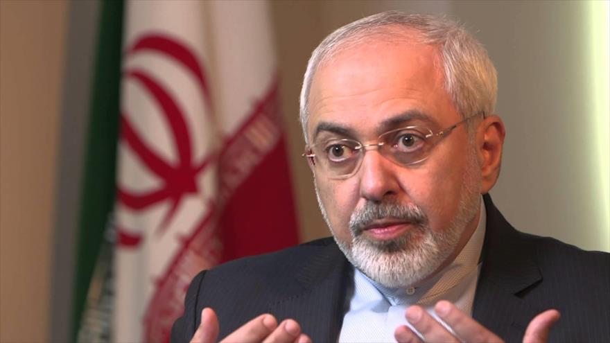 El ministro de Exteriores de Irán, Mohamad Yavad Zarif, habla con la prensa.