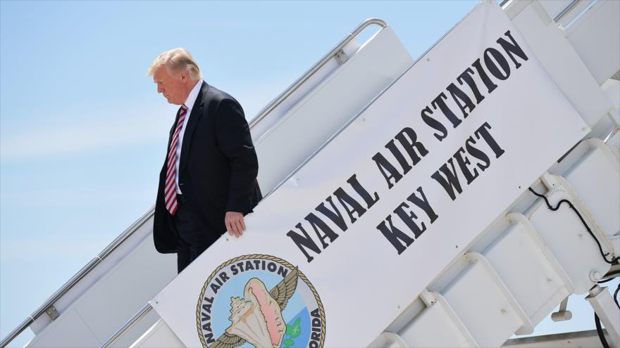El presidente de los Estados Unidos, Donald Trump, llega a la estación aérea Naval Key West en Florida, 19 de abril de 2018.
