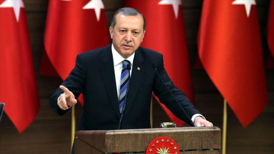 El presidente de Turquía, Recep Tayyip Erdogan interviene en una sesión de su partido en Ankara.