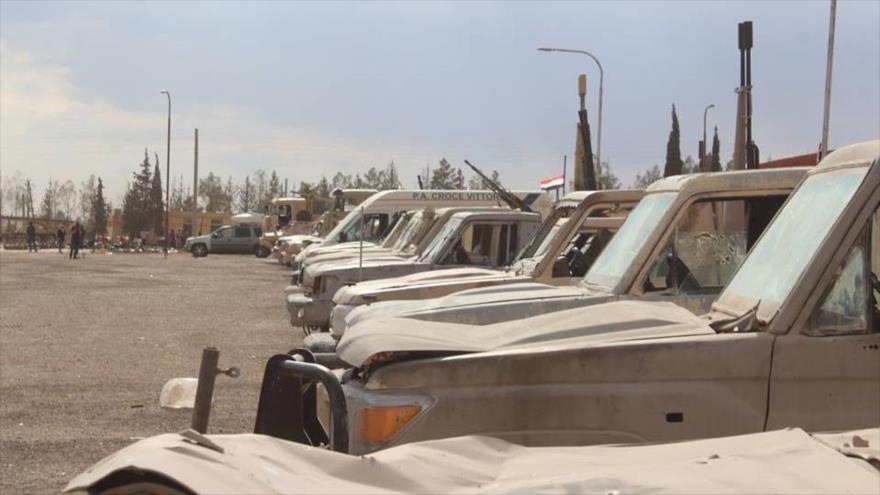 Vehículos de rebeldes confiscados en la región de Al-Qalamun Oriental, al norte de Damasco (capital siria).