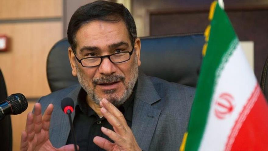 El secretario del Consejo Supremo de Seguridad Nacional de Irán, Ali Shamjani, habla con la prensa.