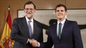 Podemos y PSOE acusan a Rivera de apoyar ‘corrupción’ de Rajoy