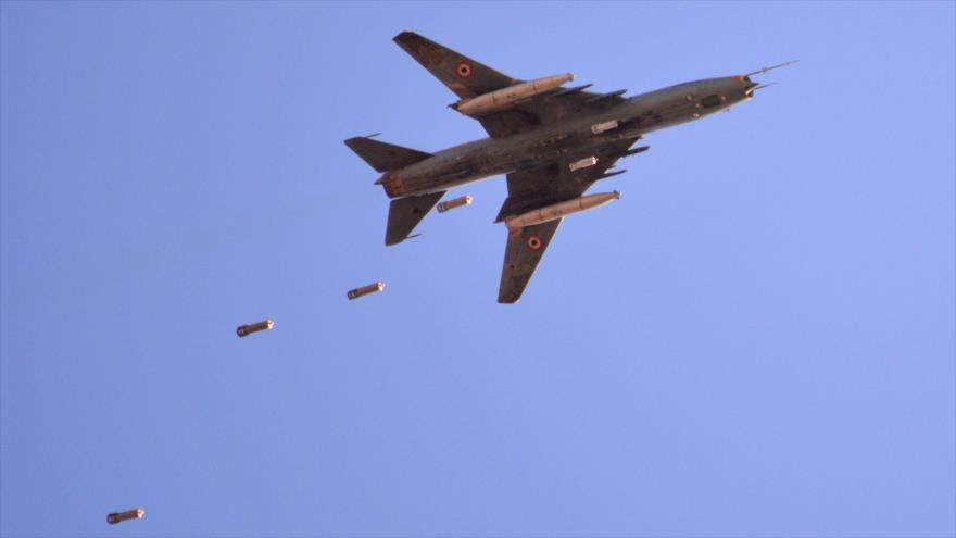 Vídeo: Siria lanza 8 bombas de 500 libras contra EIIL en Damasco 