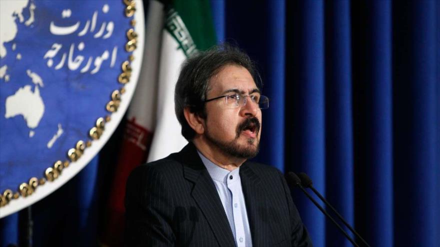 El portavoz de la Cancillería iraní, Bahram Qasemi, ofrece una rueda de prensa semanal en Teherán, la capital persa, 16 de abril de 2018.