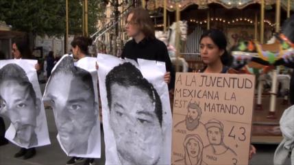 Marchan en París para rememorar 43 meses del caso Iguala