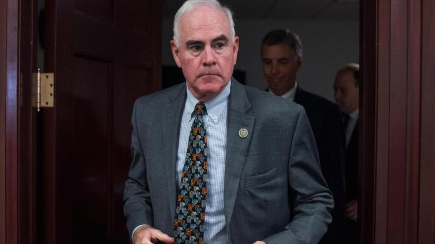 El congresista estadounidense Patrick Meehan sale de una reunión, 21 de junio de 2017.