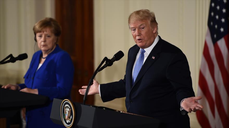 El presidente de EE.UU., Donald Trump, en una rueda de prensa conjunta con la canciller alemana, Angela Merkel, en Washington, 27 de abril de 2018.