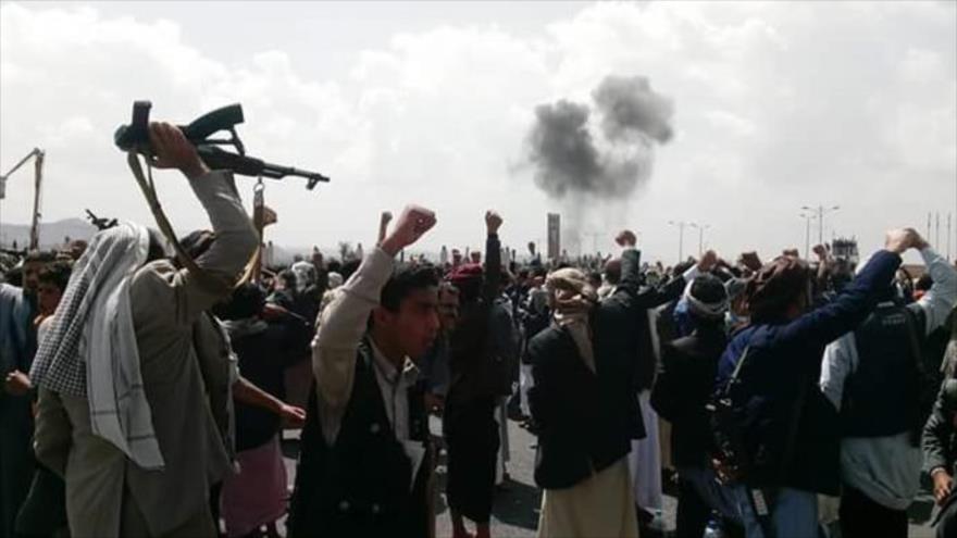 Fuerzas saudíes bombardean funeral de líder asesinado yemení