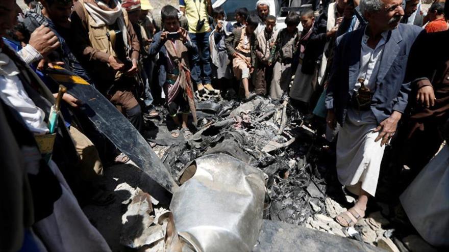 Lo que queda de un dron estadounidense MQ-9 Reaper derribado en Yemen.