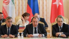 Lavrov a Le Drian: Rusia sigue abierta a dialogar sobre Siria