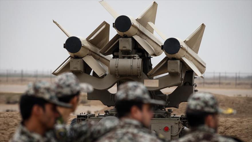 Fuerzas de la Base de Defensa Aérea Jatam al-Anbia del Ejército iraní durante la maniobra bautizada Modafean Aseman-Velayat-7, diciembre de 2016.