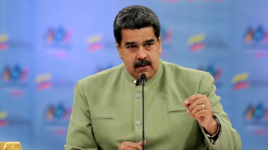El presidente venezolano, Nicolás Maduro, habla en un evento gubernamental, 27 de abril de 2018.