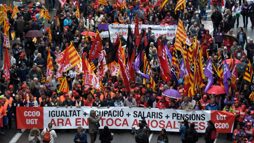 Miles de españoles marchan por mejores condiciones laborales