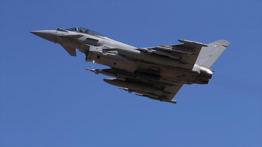 Un avión de combate Typhoon de la Real Fuerza Aérea del Reino Unido despegando de una base en Chipre, 22 de septiembre de 2016.