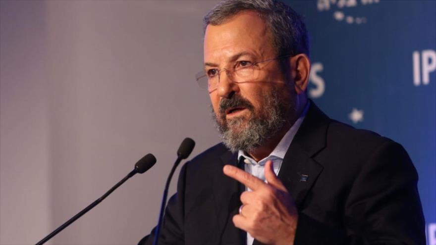 El ex primer ministro del régimen israelí Ehud Barak da un discurso en territorios ocupados palestinos, 16 de junio de 2016.