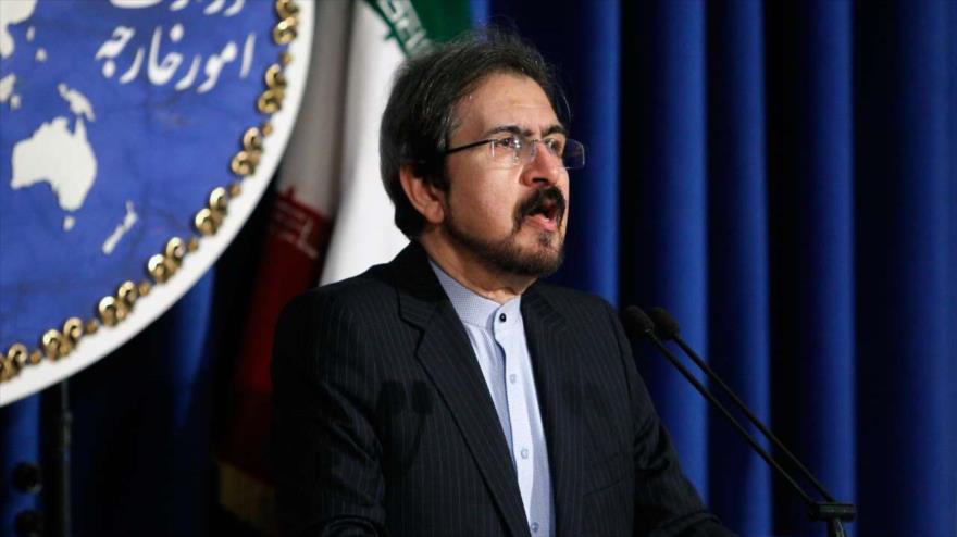 El portavoz de la Cancillería de Irán, Bahram Qasemi, responde a las preguntas de los periodistas en una rueda de prensa.