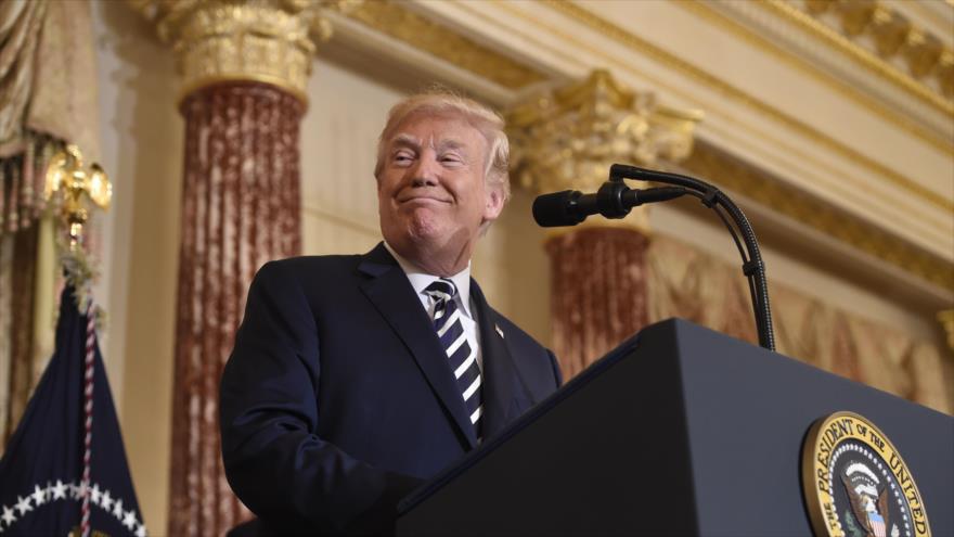 El presidente de EE.UU., Donald Trump, habla durante la juramentación ceremonial del Secretario de Estado, Mike Pompeo, el 2 de mayo de 2018.
