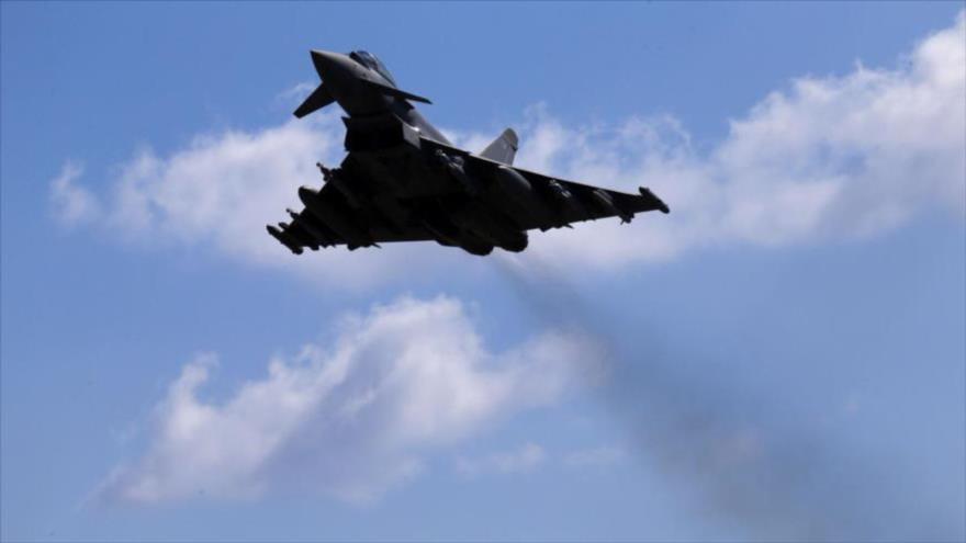 Un caza Eurofighter Typhoon de la Real Fuerza Aérea (RAF, en inglés) despega de una base aérea británica en Chipre, 22 de septiembre de 2016.