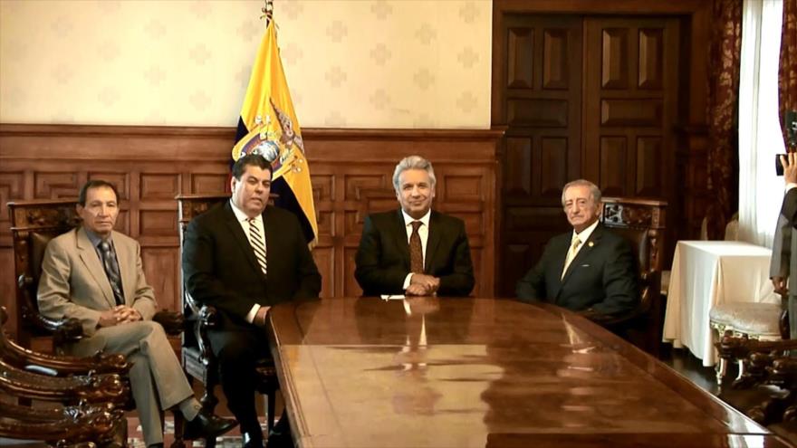 Moreno posesiona a nuevos ministros del Interior y de Defensa