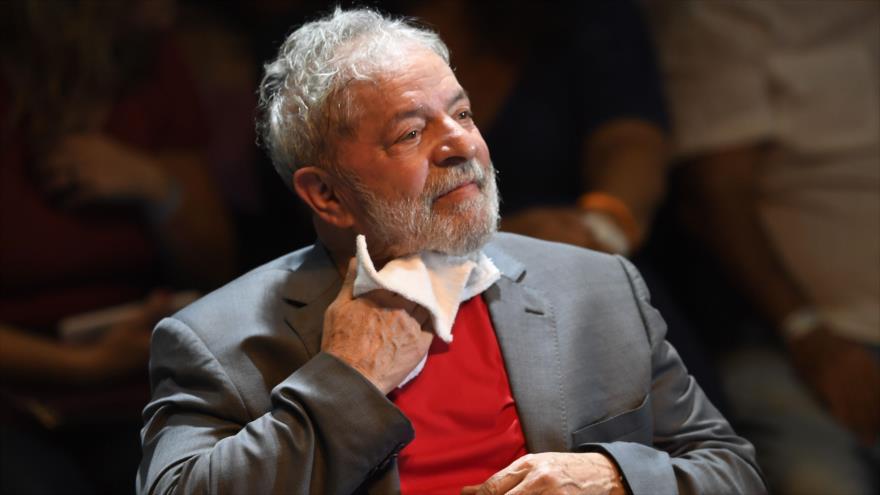 El expresidente de Brasil Luiz Inácio Lula da Silva, en un eveneto de partidos izquierdas en Circo Voador (Rio de Janeiro), 2 de abril de 2018.