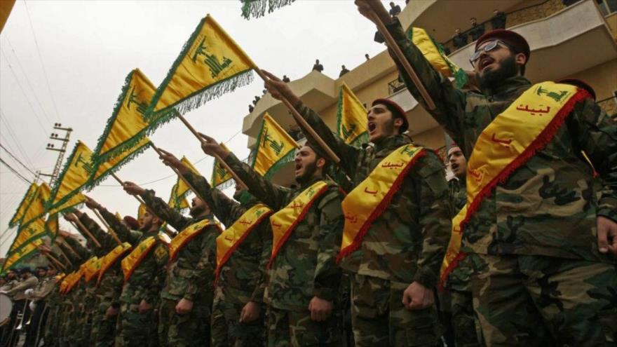 Los combatientes del Hezbolá asisten al funeral de un camarada que murió en combate en Siria.