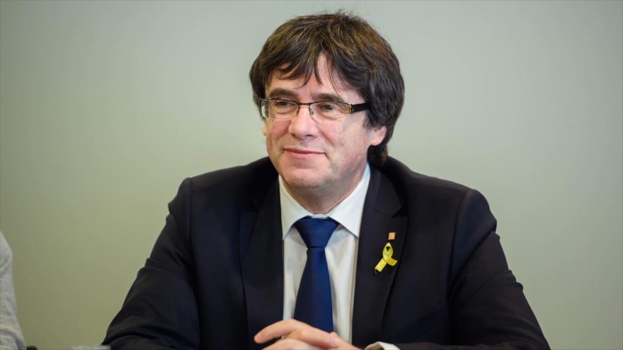 Independentismo aprueba poder investir a Puigdemont a distancia