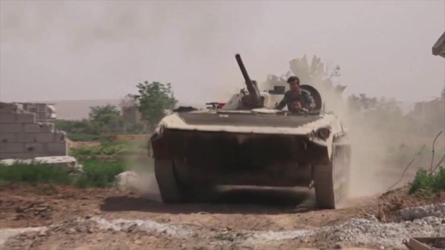 Vídeo: Ejército sirio parte en dos feudo de EIIL al sur de Damasco