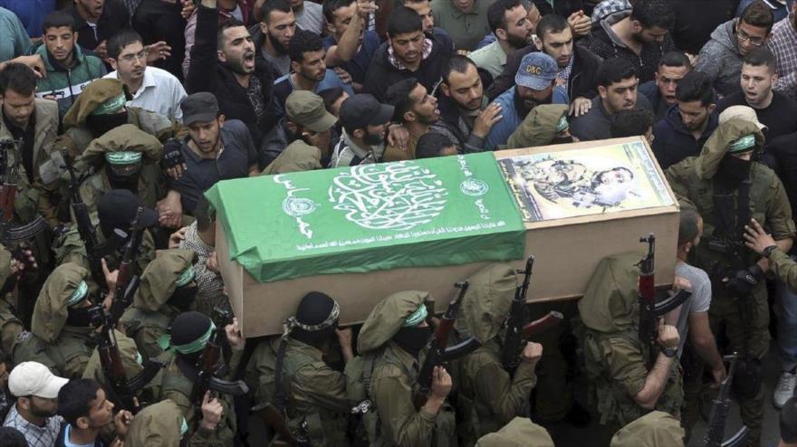 El funeral de los seis combatientes de HAMAS que murieron durante una misión para neutralizar un dispositivo de espionaje israelí en la Franja de Gaza, 6 de mayo de 2018.