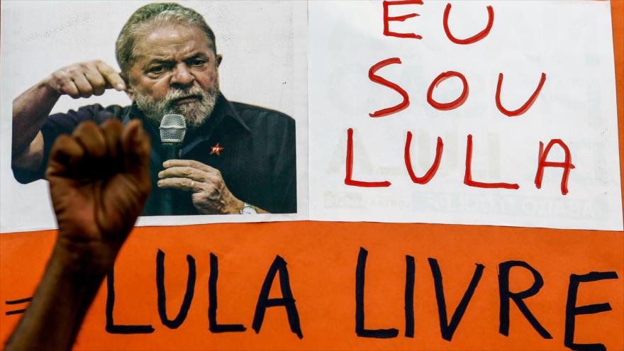 Los partidarios del expresidente brasileño Luiz Inácio Lula da Silva realizan una manifestación en São Paulo, 11 de abril de 2018.