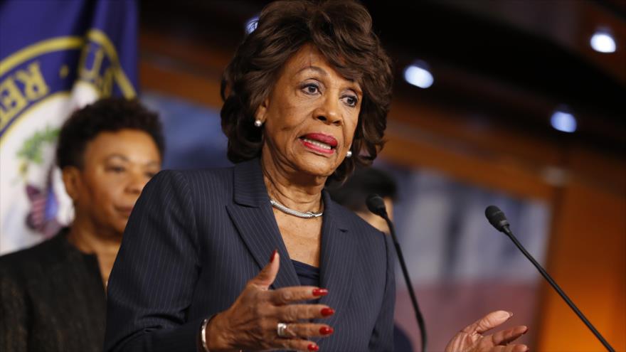 La congresista estadounidense Maxine Waters habla en una conferencia de prensa en Capitol Hill, Washington, 31 de enero de 2018.