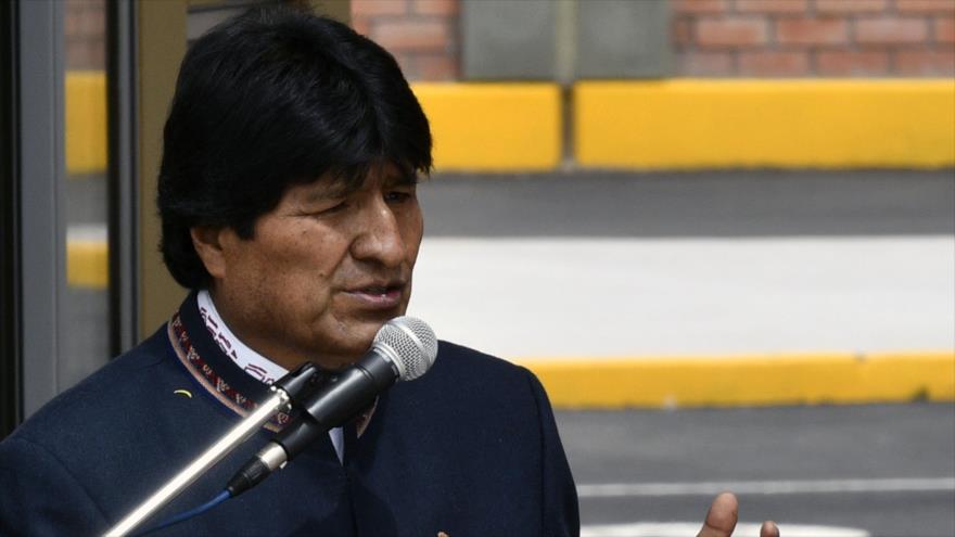El presidente de Bolivia, Evo Morales, pronuncia un discurso en la ciudad de Desaguadero, 28 de abril de 2018.