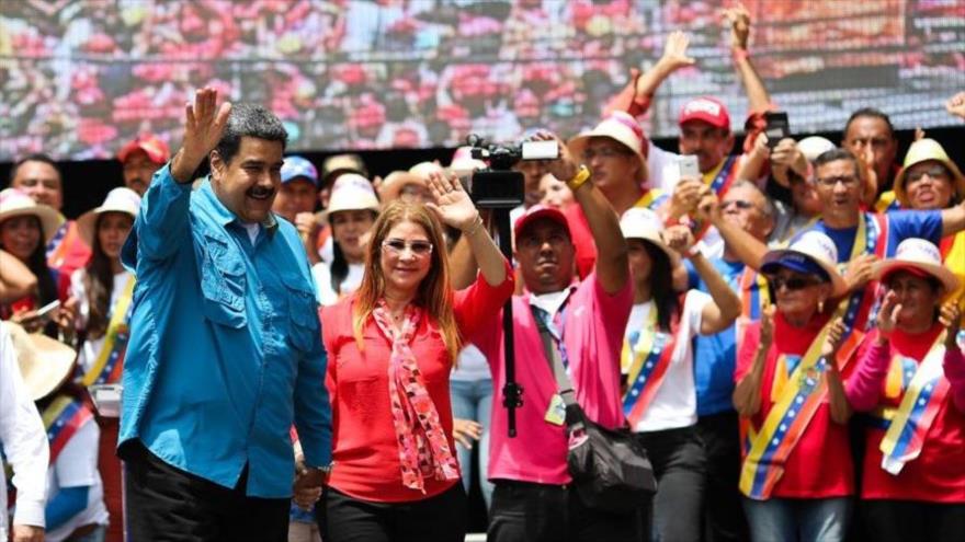 Nicolás Maduro, presidente venezolano, y su esposa, Cilia Flores, en la isla Margarita en el estado de Nueva Esparta, 10 de mayo de 2018.