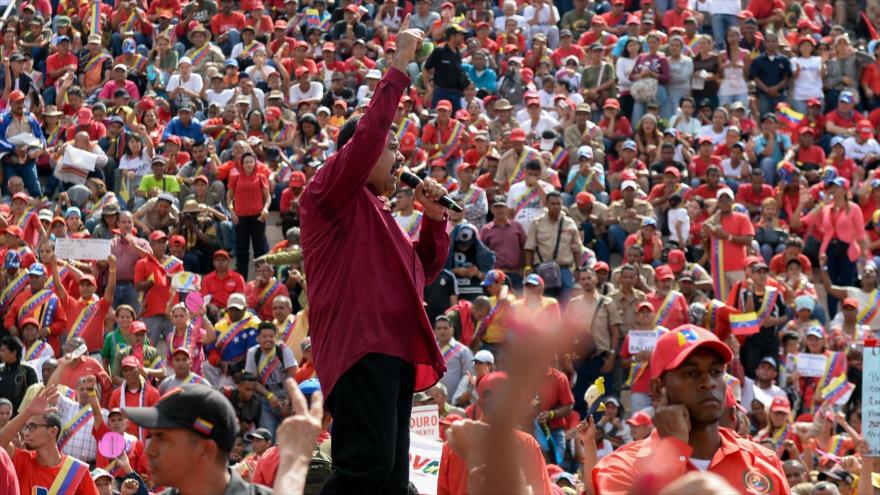 Nicolás Maduro, presidente de Venezuela, entre sus simpatizantes en Caracas, 1 de mayo de 2018.