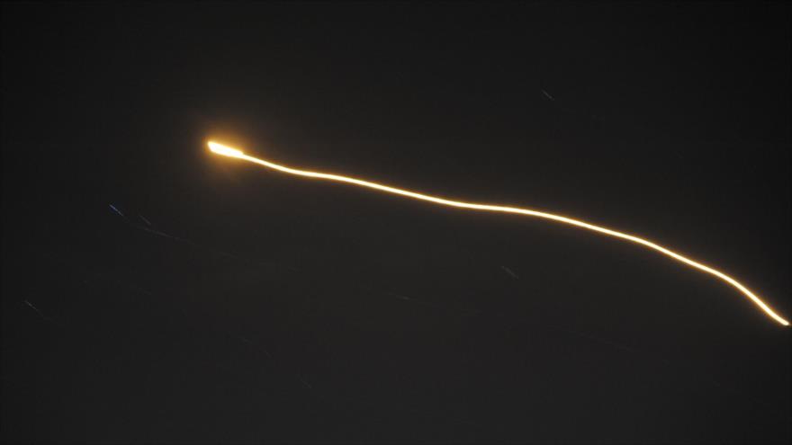 Interceptación de misiles israelíes por sistemas de defensa aérea siria sobre el espacio aéreo sirio, 10 de mayo de 2018.