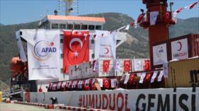 Barco turco rumbo a Yemen explota por posible impacto de un misil