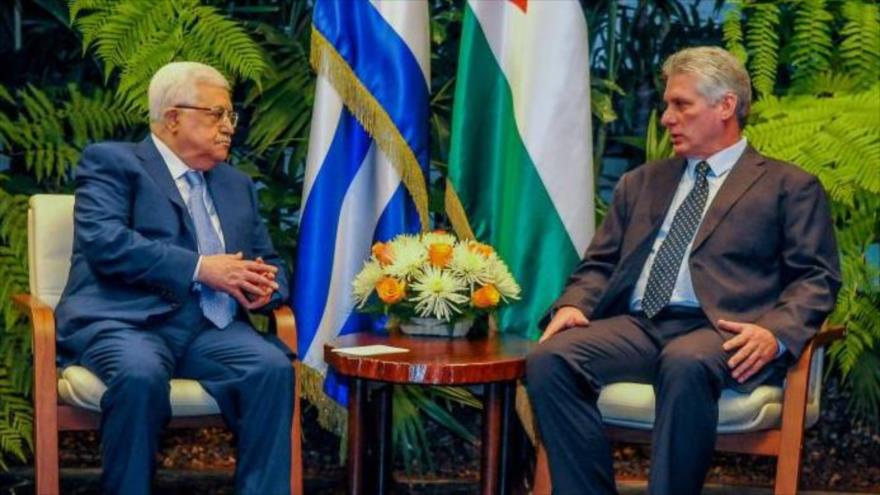 El presidente de Cuba, Miguel Díaz-Canel (dcha.), se reúne con su homólogo palestino, Mahmud Abás, en La Habana, 11 de mayo de 2018.